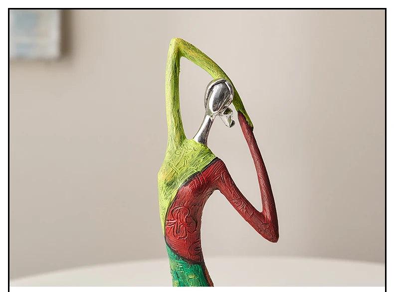 Escultura Menina Abstrata Pintada Alto Padrão - Casas Carol